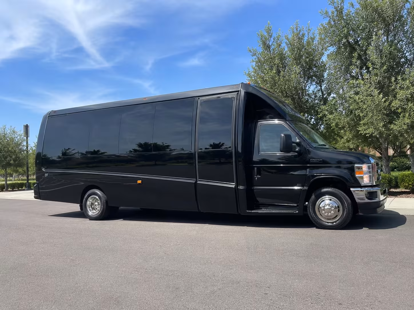 santa monica 20 passenger minibus rental